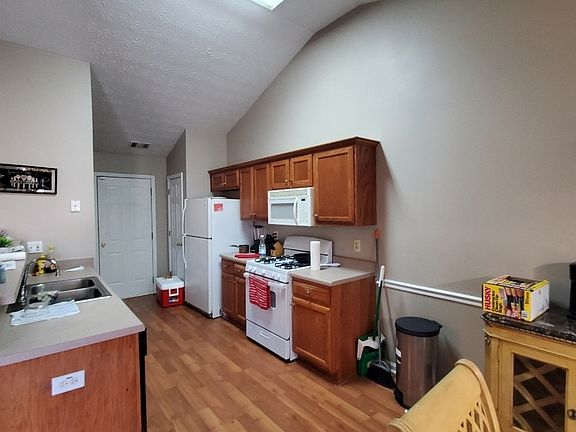 5th image of 1840 Midcourt Way