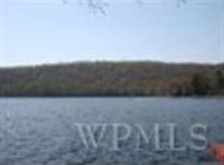 33 Chippewa Rd, Putnam Valley, NY 10579