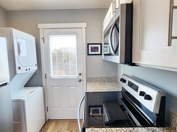5th image of 1082 Fairwood Drive SW #B