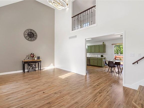 3rd image of 1828 NE Burgandy Cir