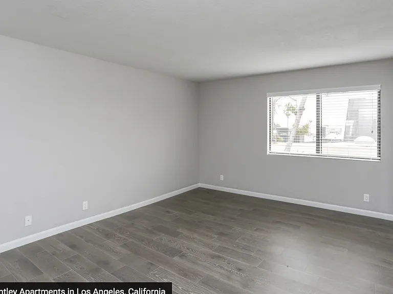 2110 S Bentley Ave — Photo 22