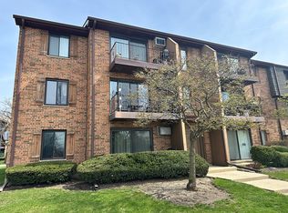 631 N Briar Hill Ln APT 1, Addison, IL