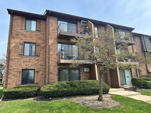 631 N Briar Hill Ln APT 1, Addison, IL 60101