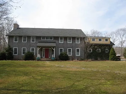 East Hampton Unique! — Photo 1