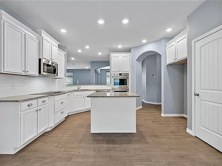 605 Lister Dr — Photo 8