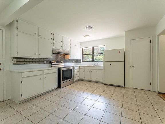 5th image of 3702 Forest Dr