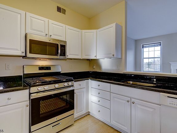 5th image of 203 Cheshire Ct