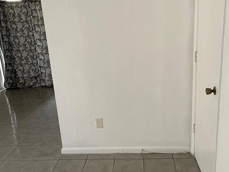 3204 SW 26th Ter #A — Photo 2