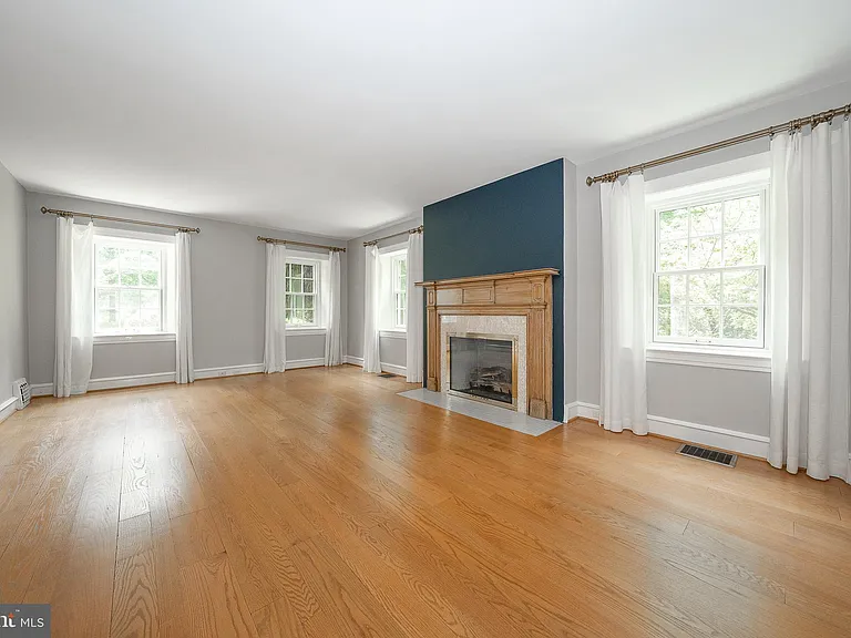101 E Brookhaven Rd — Photo 8