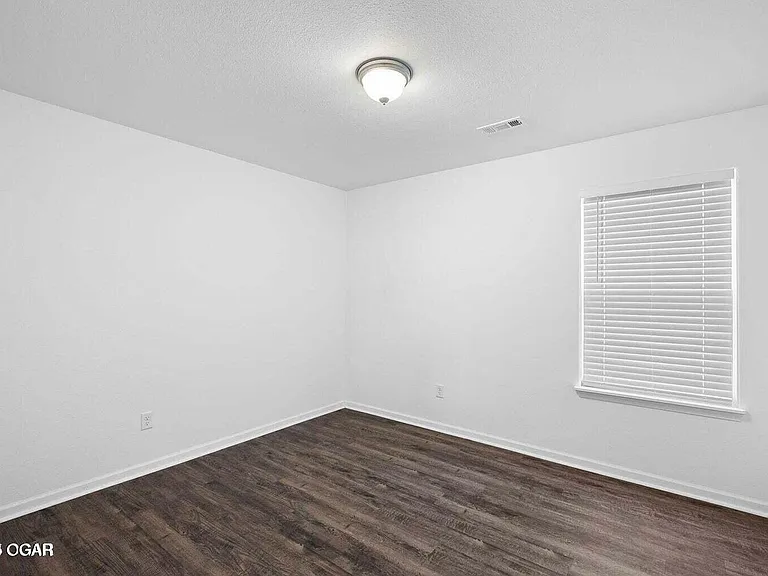 609 Short Leaf Ln — Photo 17