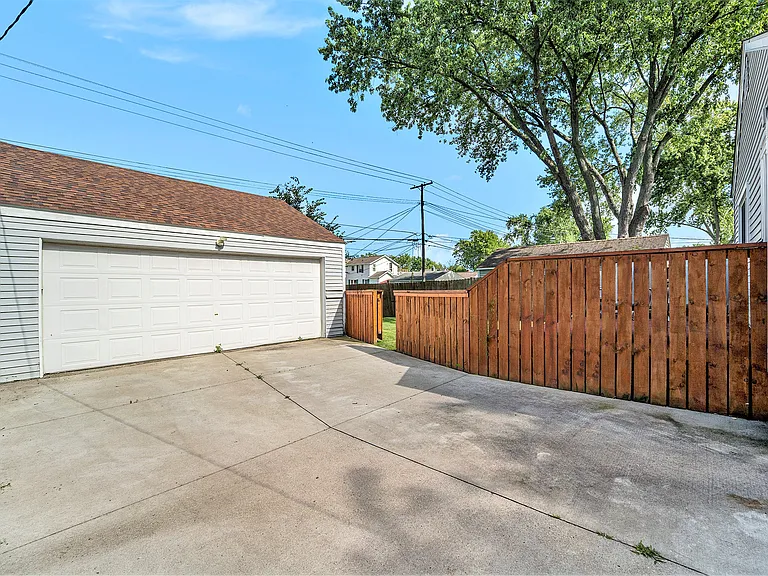 3846 Prairie Ave — Photo 3