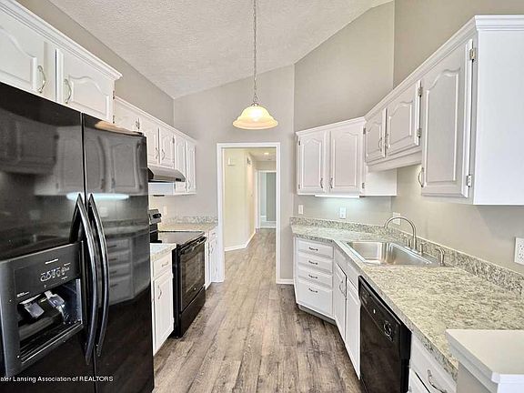 4th image of 5890 Caleta Dr