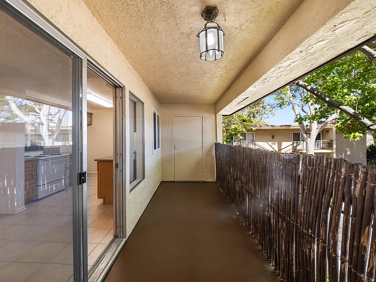 Los Patos Apartments — Photo 32