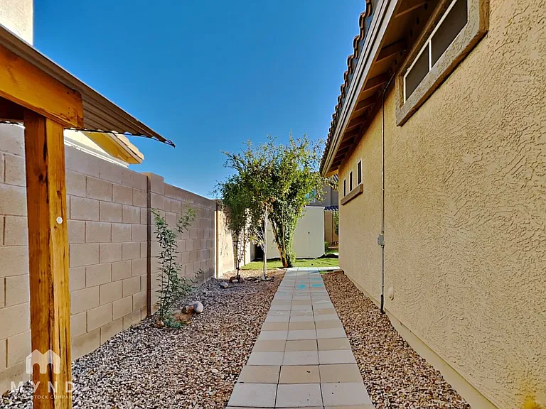 1423 E Poncho Ln — Photo 21