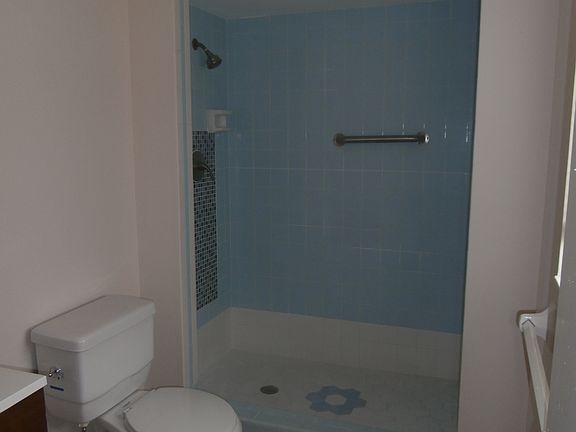 3rd image of 1104 Dogwood Ln