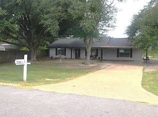 1319 N Tammye Ln W, Madisonville, TX 77864