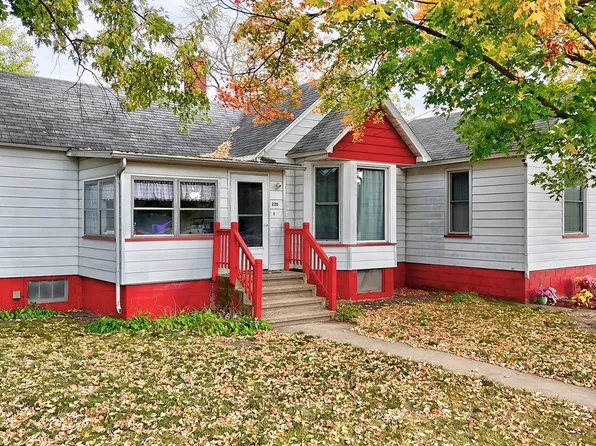 220 S Main St, Seneca, IL 61360