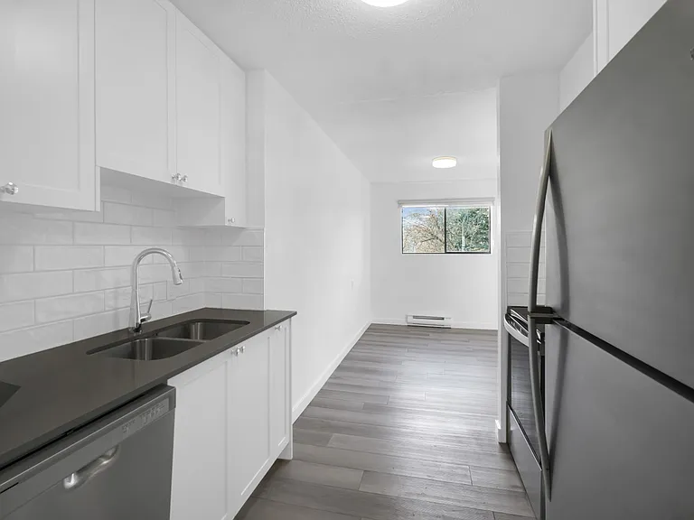1010 McKenzie Ave #203 — Photo 9