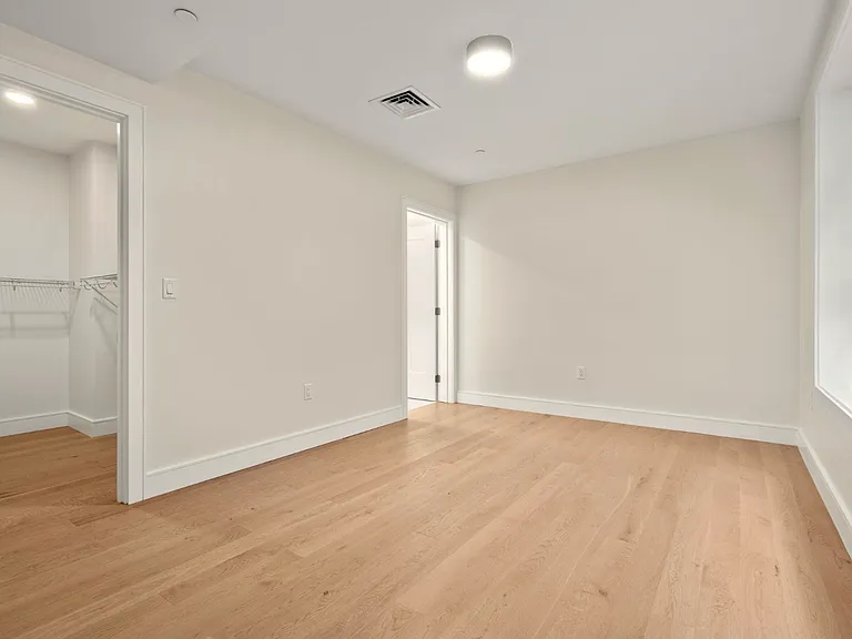 301 Border St #402 — Photo 11