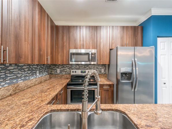 422 NE 1st Ave