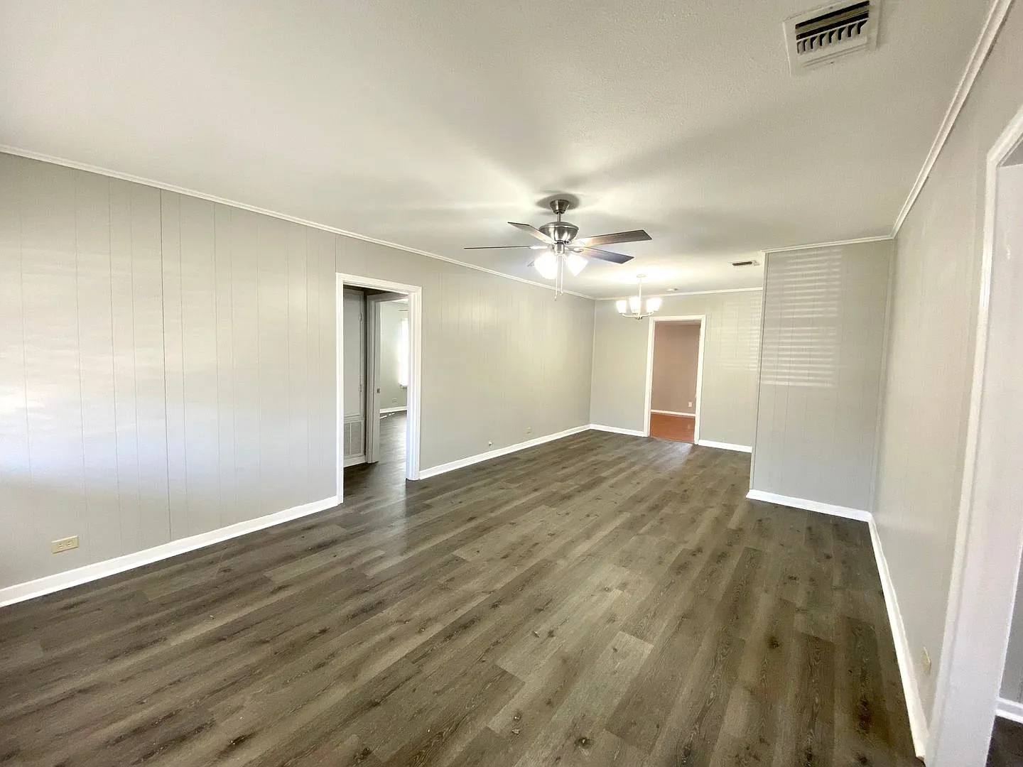 3 Bedroom 3 bathroom Remodeled home ready to be loved — Photo 4