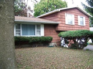 6741 Kinne Rd, Syracuse, NY 13214