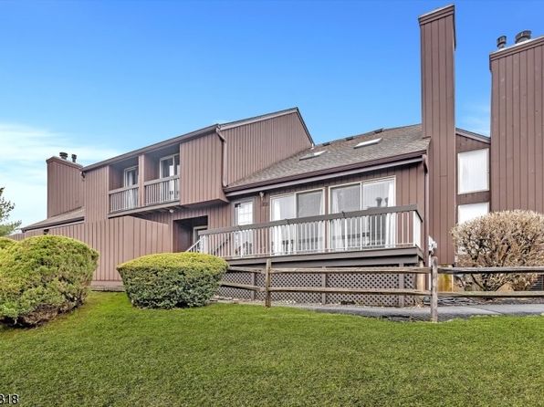 48-23 Bloomingdale Dr