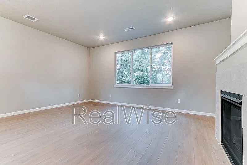 3 bed, 3.5 bath, 1702 sqft, $2,250 — Photo 3