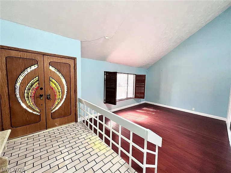 5009 Mesa View Dr — Photo 2