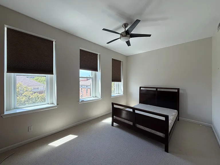 2920 Elliott St — Photo 37