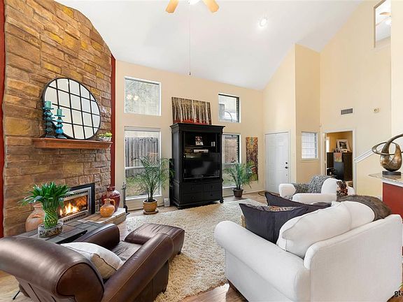 5th image of 1000 S Williams Ave APT 8