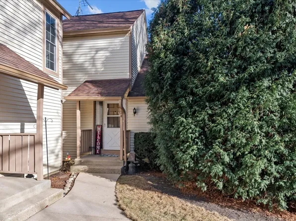 924 Abingdon Ct, Gurnee, IL 60031