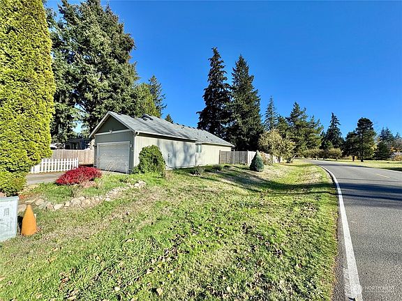 3rd image of 8904 Figberry Court SE