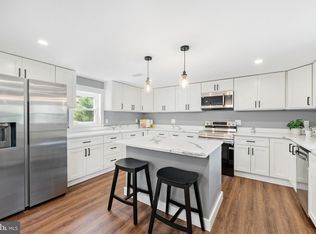 11 Helluva Hill Ln, Glen Mills, PA 19342