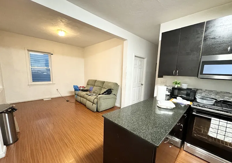 4 bed, 1.5 bath, 1000 sqft, $4,875 — Photo 2