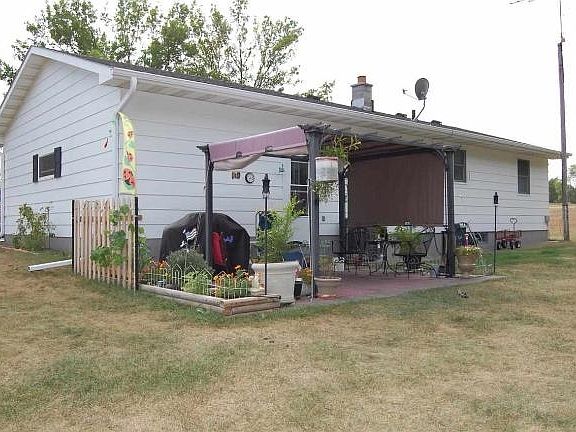 3rd image of 223 Finch Dr