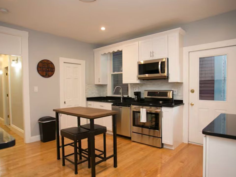 1st image of 7 Story St #3