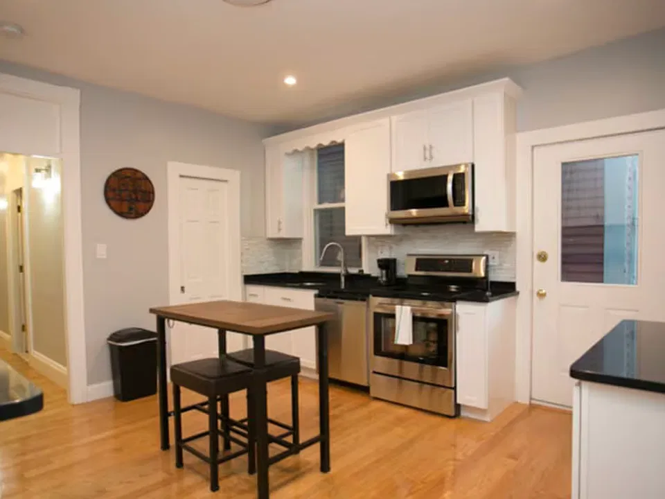 7 Story St #3