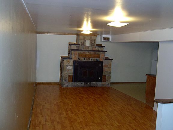 3rd image of 1219 Brooks Ln