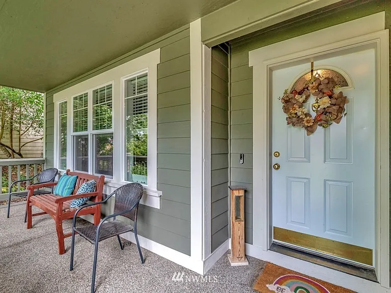 1106 Villanova St NE — Photo 2