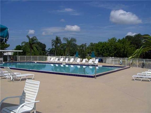 4th image of 18081 SE Country Club Dr APT 13-130