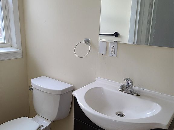 5th image of 286 Nagel St #3
