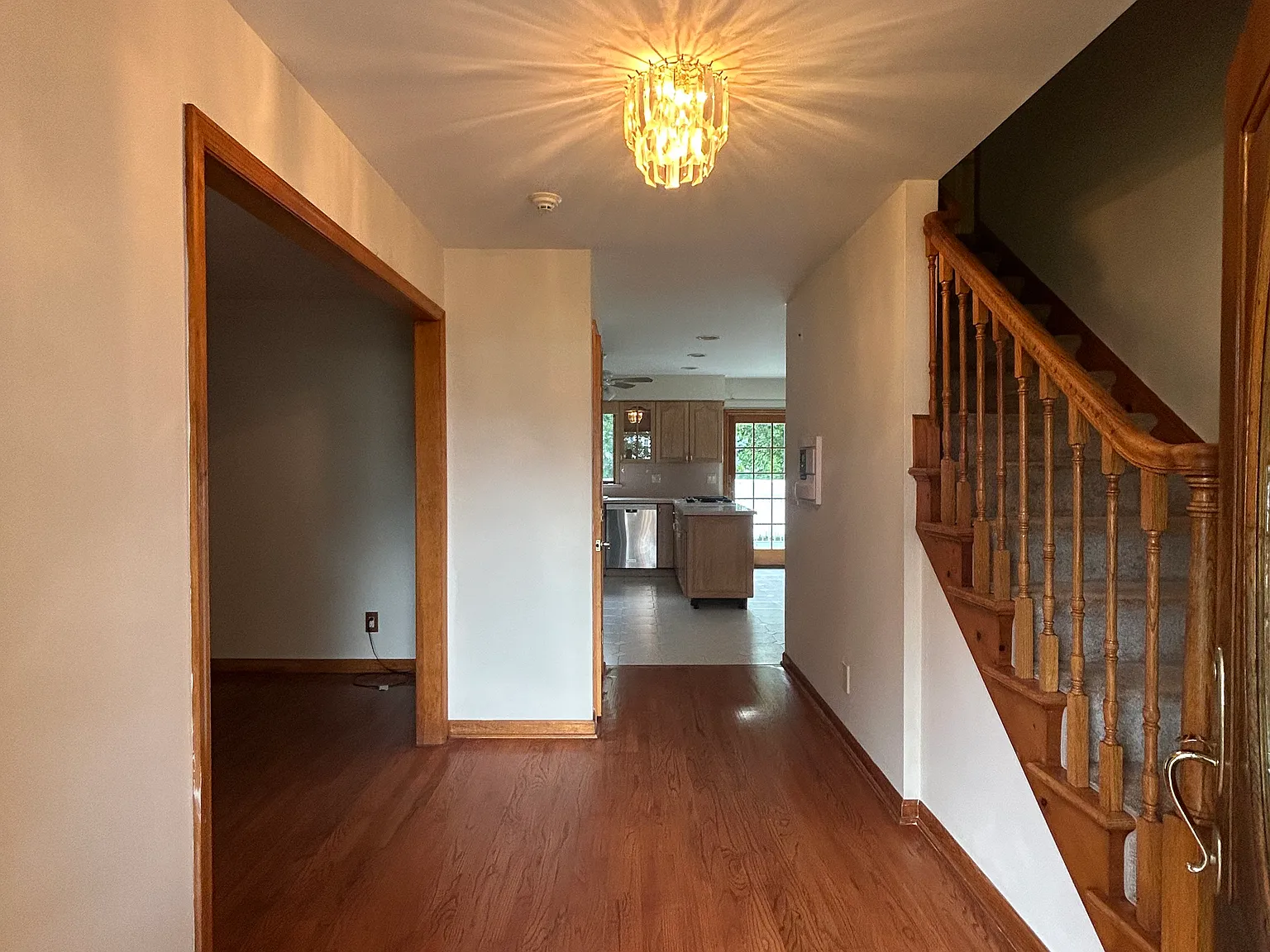 4 bed, 2490 sqft, $4,350 — Photo 2