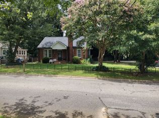 1217 11th St NE #A, Hickory, NC 28601