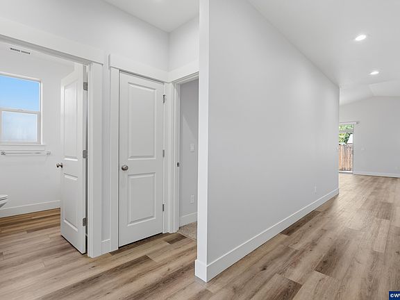 3rd image of 5550 Quince St