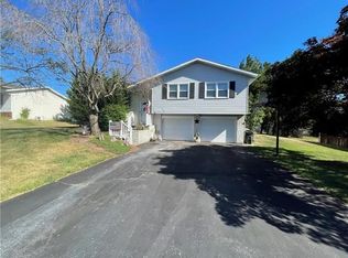 1306 Oakhurst Dr, Slatington, PA 18080