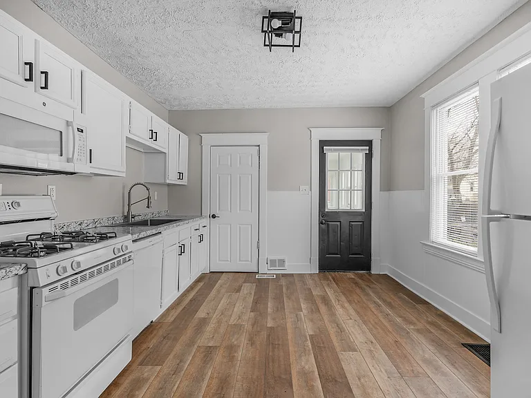 1560 Quarry Ave NW #2 — Photo 6