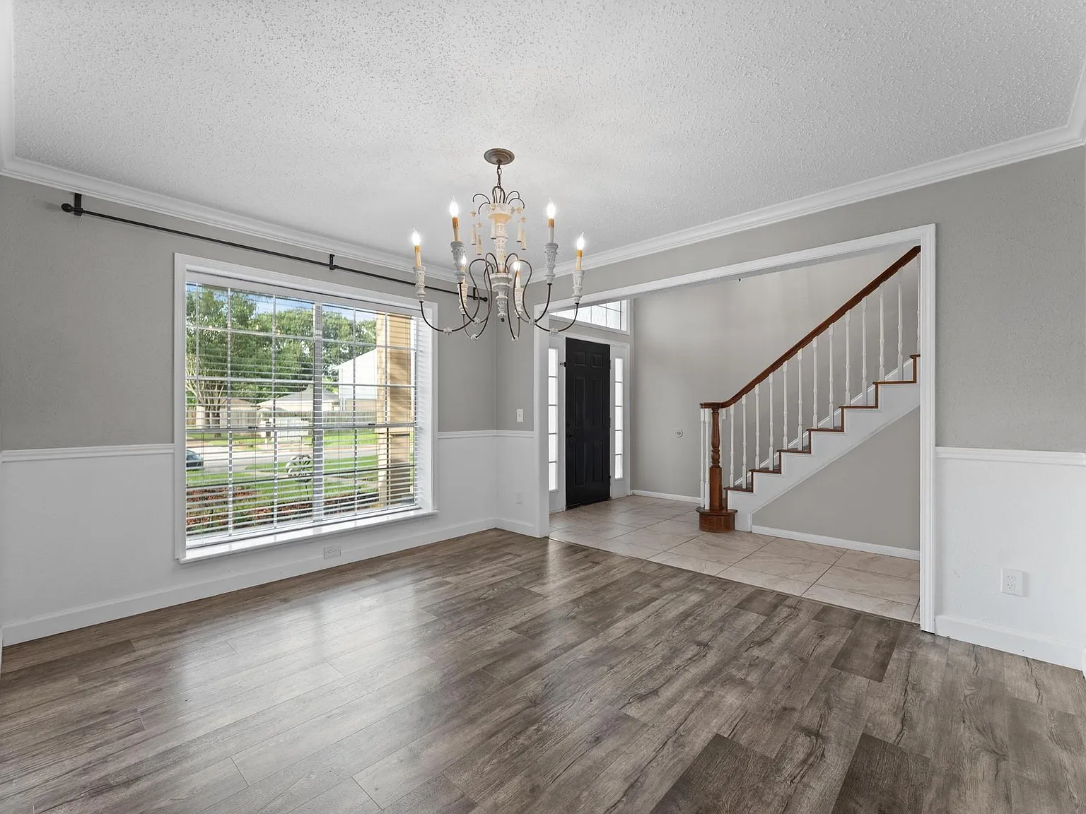 4 bed, 2.5 bath, 2360 sqft, $2,395 — Photo 4