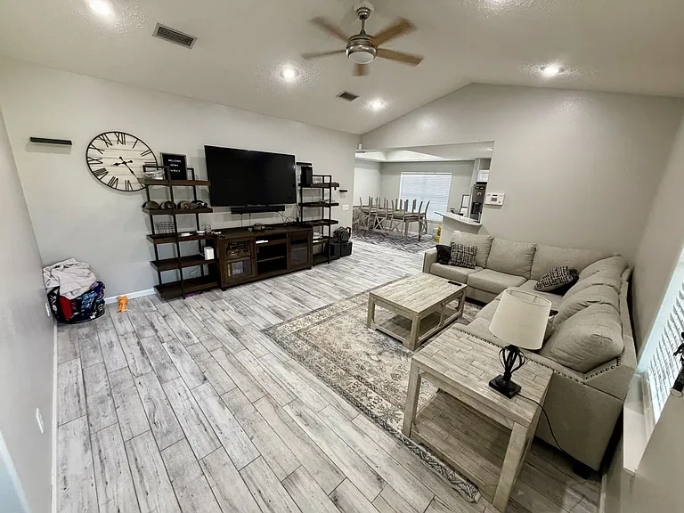 5424 Nicole Blvd — Photo 3