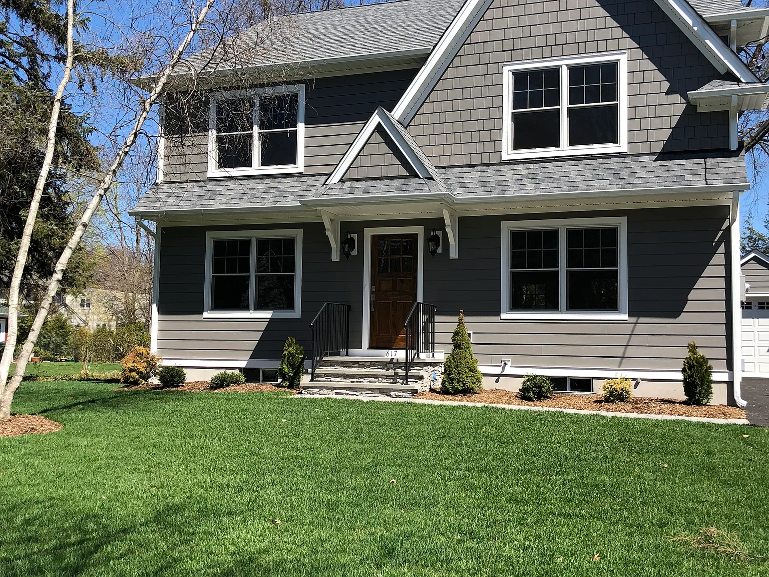 617 Robert St — Photo 1